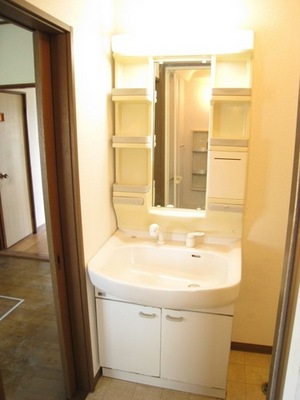 Washroom. This is useful in a large dresser