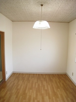 Living and room. Bright wood flooring