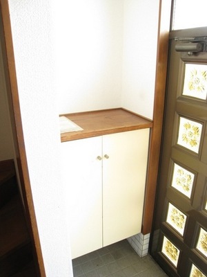 Entrance. Relaxed atmosphere in chic colors