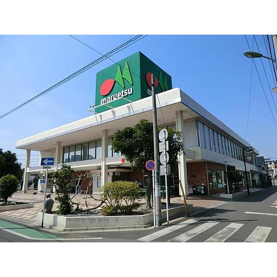 Supermarket. Commodities Iida until the (super) 900m