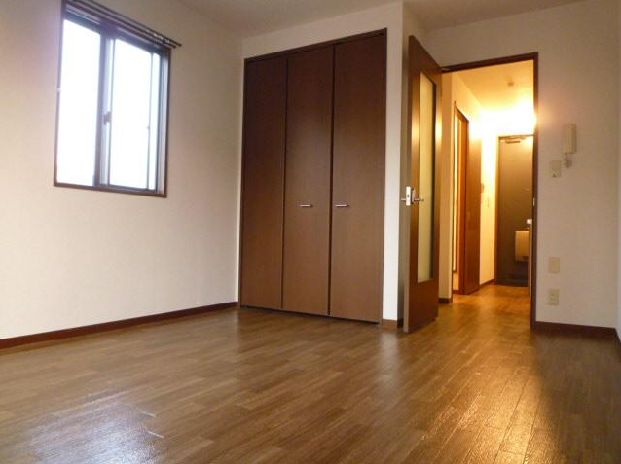 Living and room. Separate reference is a picture