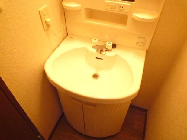 Washroom. Separate reference is a picture