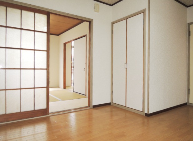 Receipt. Housing 1 between a half