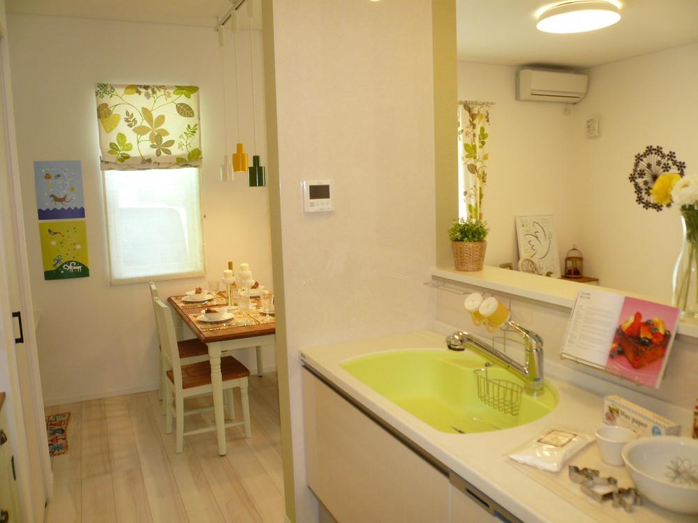 Kitchen. Indoor [1 Building model Building] (September 2013) Shooting