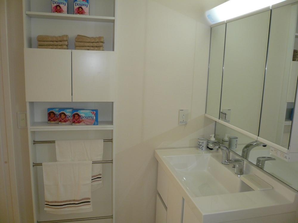 Wash basin, toilet. Indoor [1 Building model Building] (September 2013) Shooting