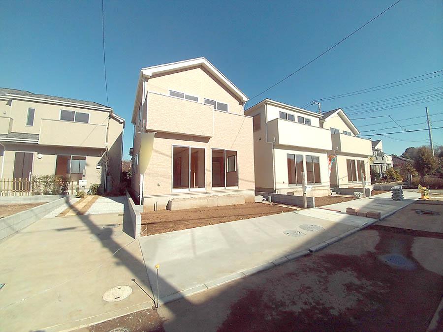 Local photos, including front road. Was building completed. Such as the actual image from per yang, We have to wait all the time so you can see directly. 