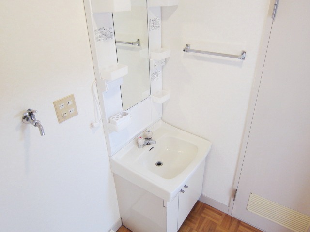 Washroom. Separate reference is a picture