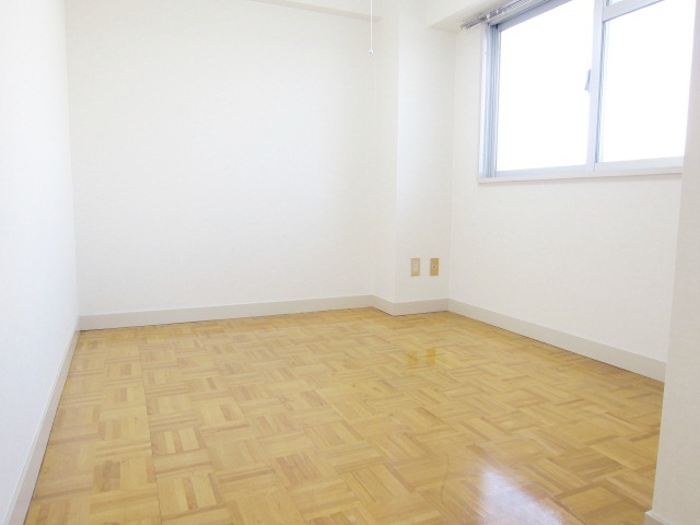 Living and room. Separate reference is a picture