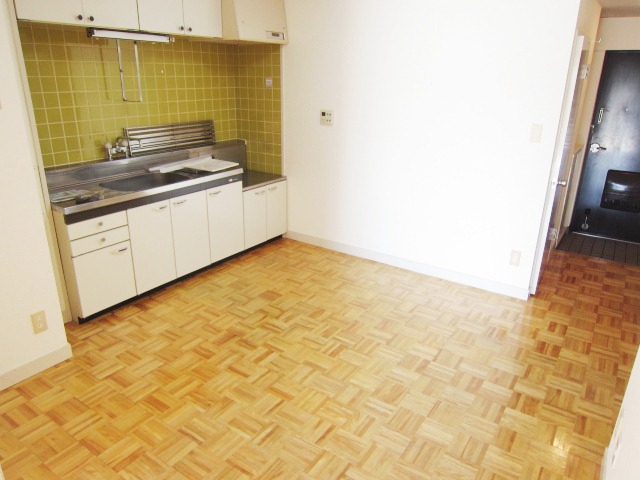 Living and room. Separate reference is a picture