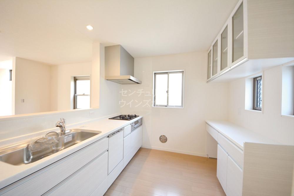 Kitchen. ◇ Kitchen (October 2013) shooting ◇ Storage is also rich kitchen ☆  The firm can ensure cooking the work space You can smoothly