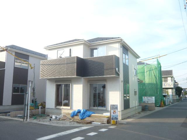 Local appearance photo. 4 Building Is a corner lot