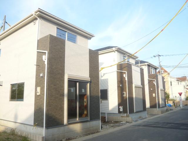 Local appearance photo. 7 Building