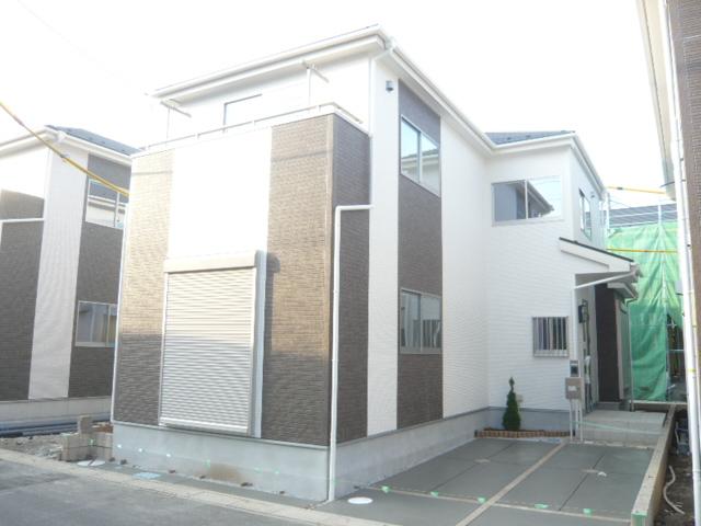 Local appearance photo. 5 Building