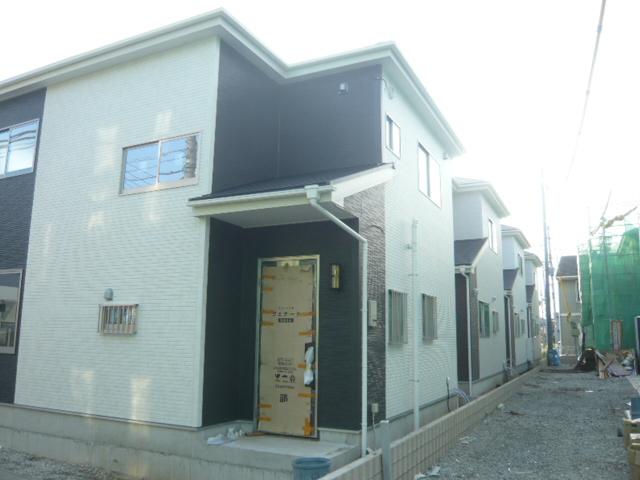 Local appearance photo. 4 Building