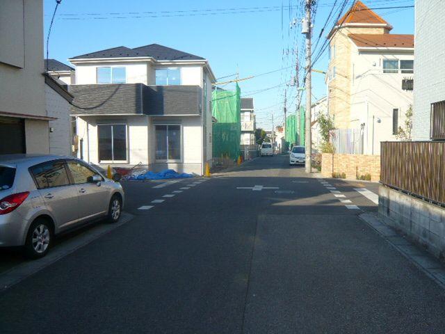 Local photos, including front road. 4 Building Before the road width 6m