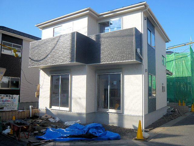 Local appearance photo. 4 Building