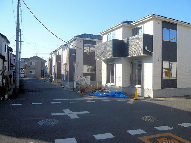 Local photos, including front road. From the front 5 Building, 6 Building, 7 Building