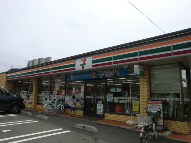 Convenience store. 490m to Seven-Eleven (convenience store)