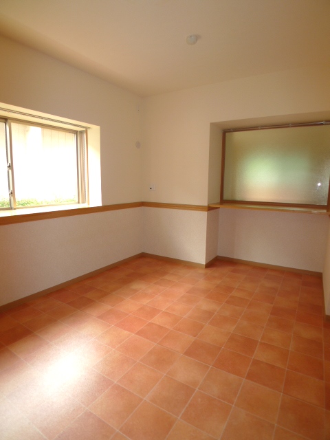 Other room space. image