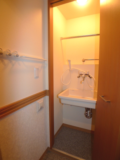 Other Equipment. Image (pet foot washing place)