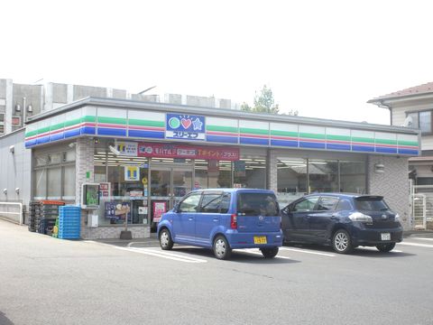 Convenience store. Three F Kawaguchi Kitaharadai store up (convenience store) 1036m