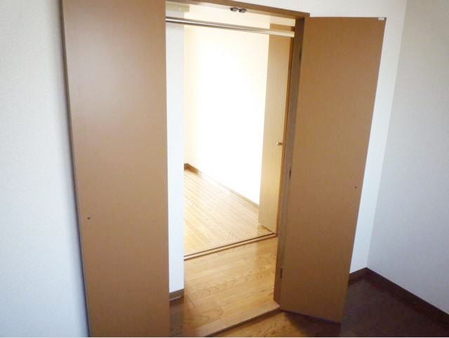 Receipt. Walk-through closet