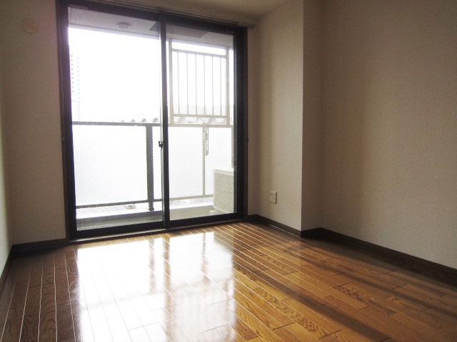 Living and room. Bright flooring indoor