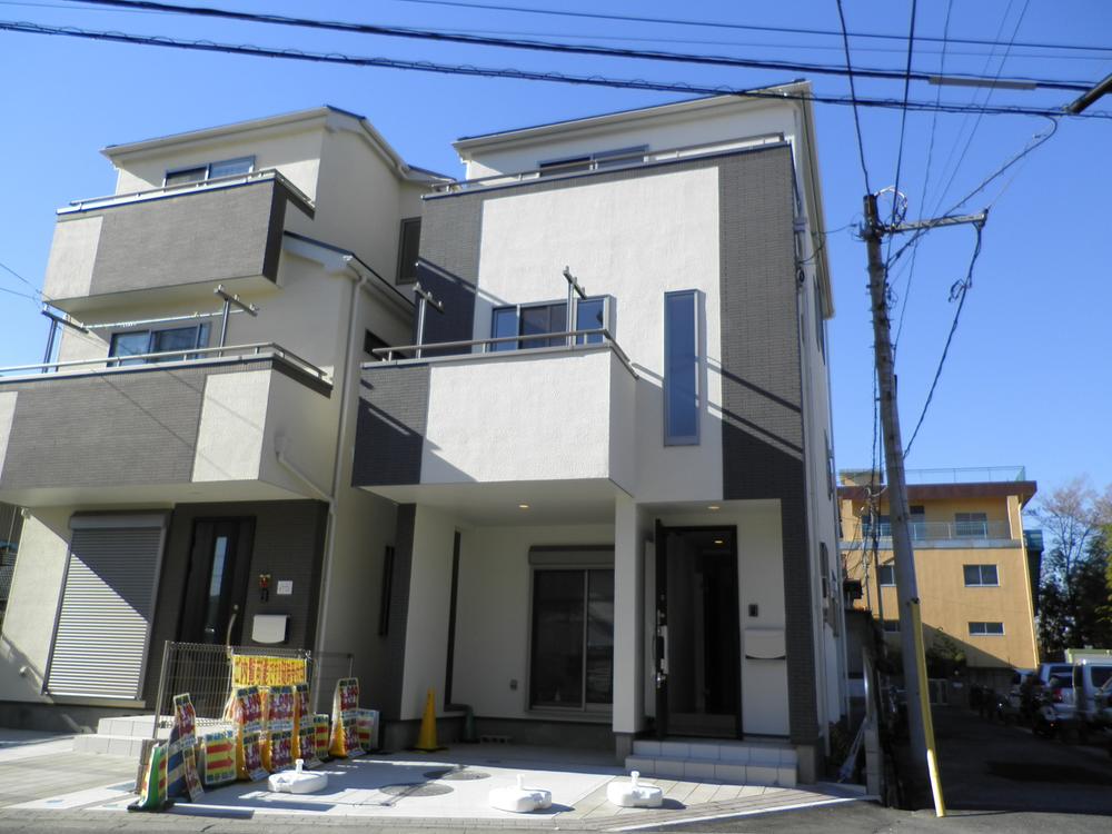 Local appearance photo. Local (12 May 2013) Shooting