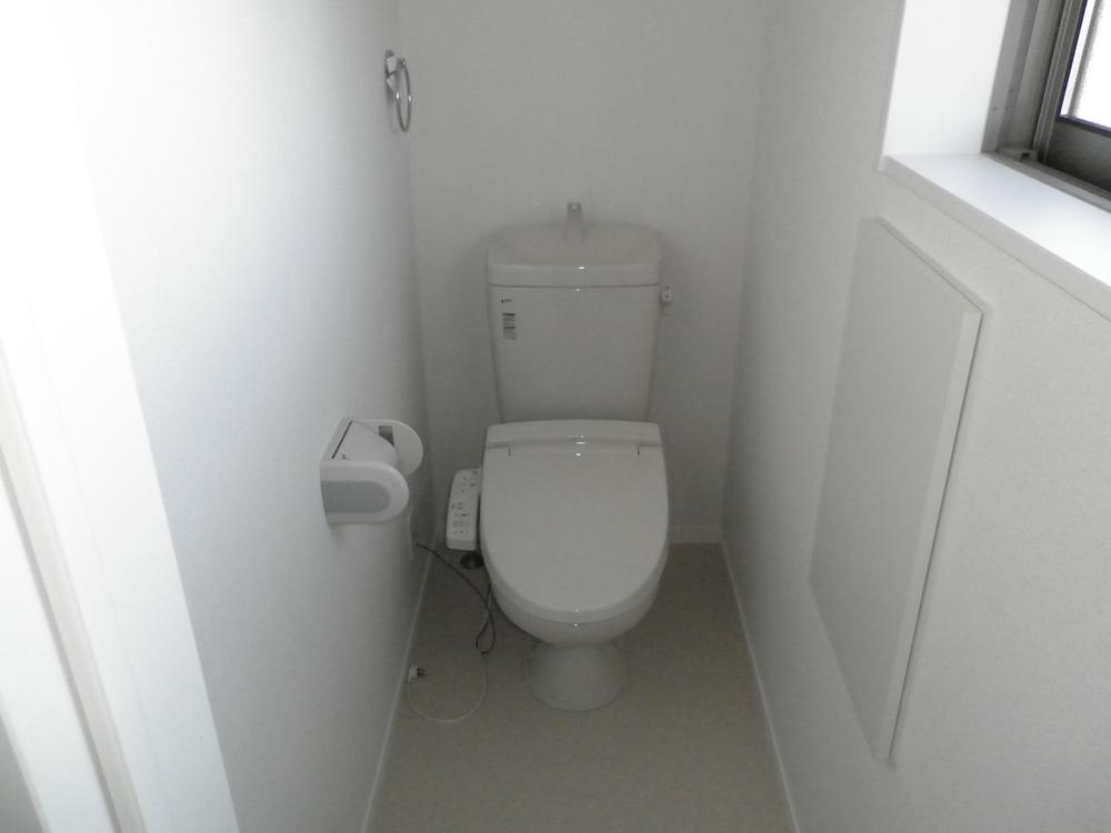 Toilet. Indoor (12 May 2013) Shooting