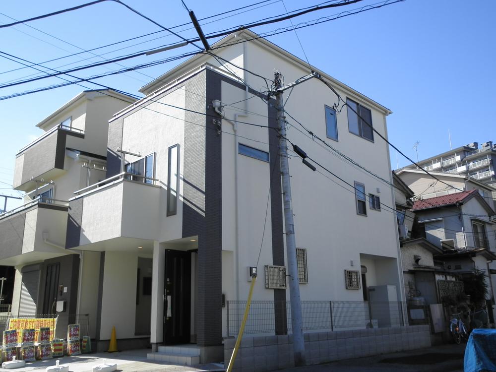 Local appearance photo. Local (12 May 2013) Shooting