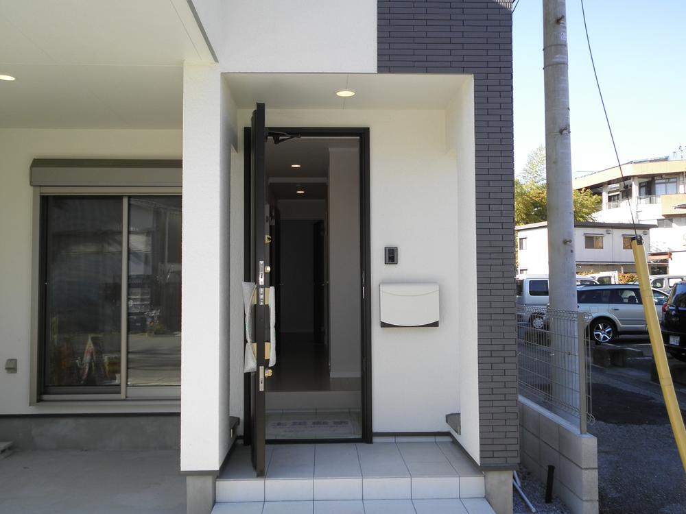 Entrance. Local (12 May 2013) Shooting