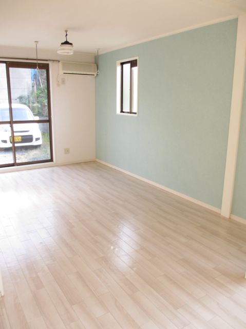 Living and room. Large living dining