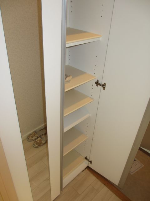 Other Equipment. With mirror shoe box large