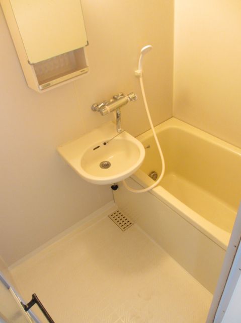 Bath. Reheating function with bus