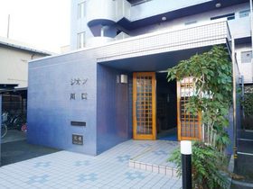 Building appearance. Entrance