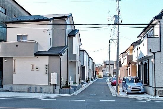 Local photos, including front road. Local streets