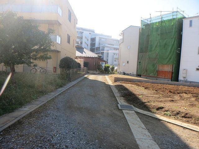 Local photos, including front road. Local (11 May 2013) Shooting