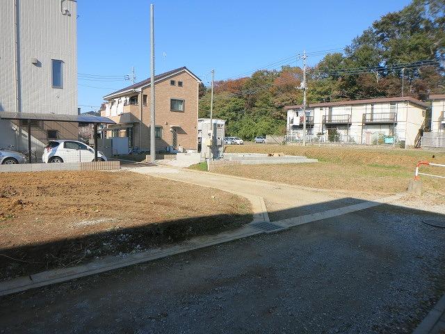 Local photos, including front road. Local (11 May 2013) Shooting