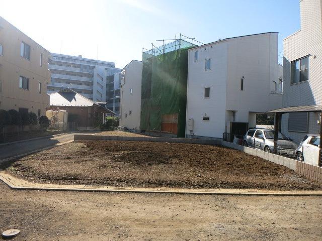 Local photos, including front road. Local (11 May 2013) Shooting