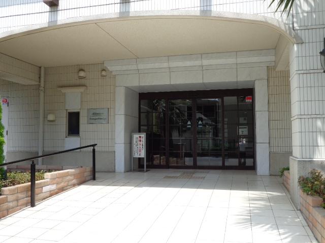 Entrance. Common areas