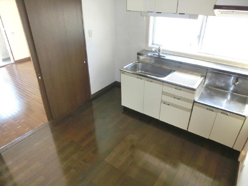 Living and room. 8 Pledge of dining kitchen