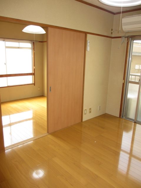 Living and room. Day good room