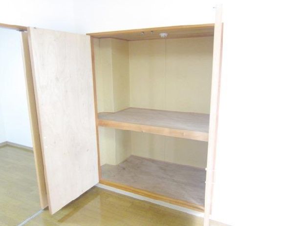 Receipt. Abundant storage, The room you can use cleaner