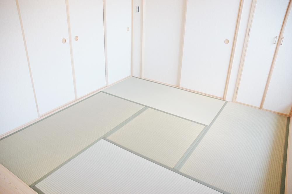 Non-living room. Indoor (12 May 2013) Shooting ・ Facing the road side, Sunny. ・ You also can take advantage of to the customer ever been.