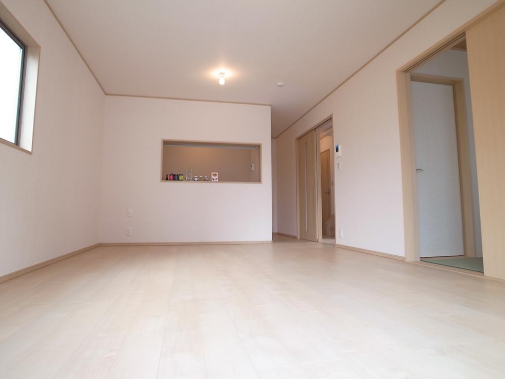 Same specifications photos (living). Same specifications