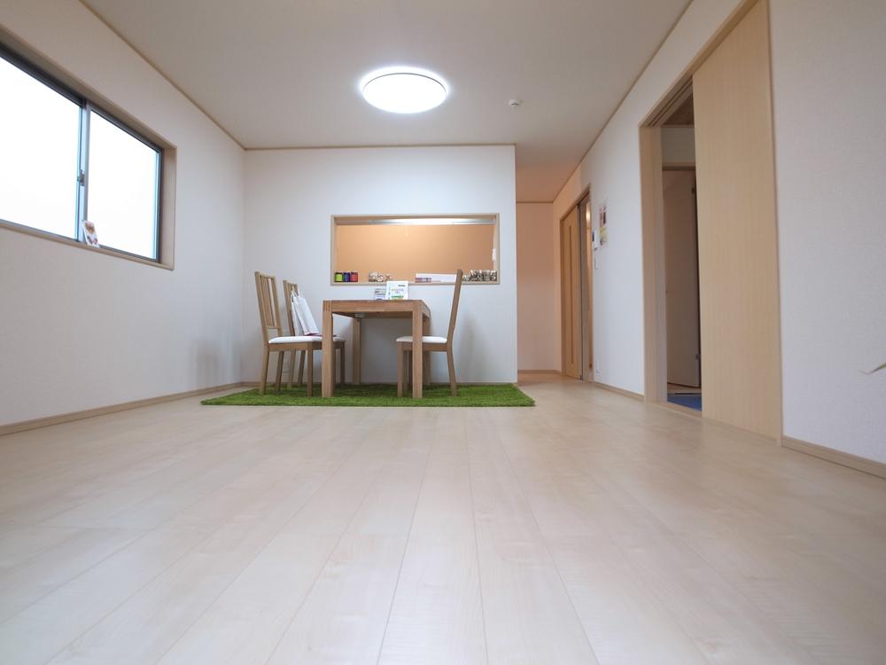 Same specifications photos (living). Same specifications