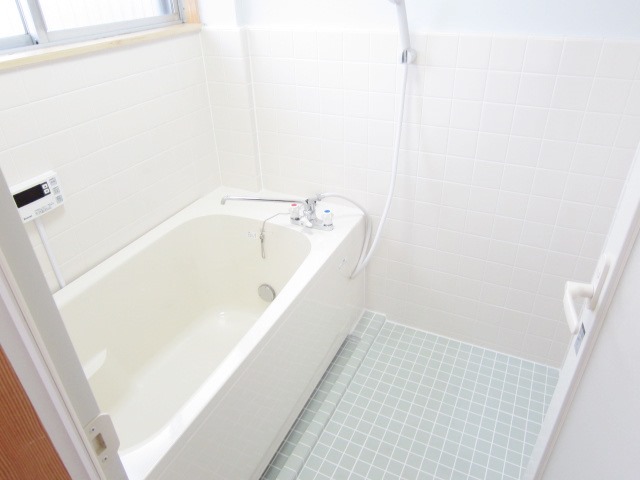 Bath. Reheating function with bathroom