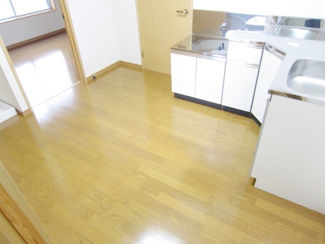 Kitchen. Large refrigerator can also be installed