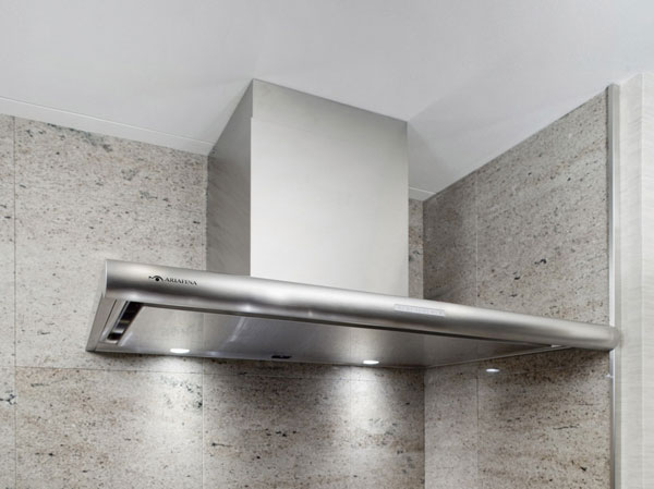 Kitchen.  [Current plate with a range hood] Quickly inhale the current plate with a large range hood the smoke and smell excellent exhaust function. The inlet has adopted a removable enamel rectifying plate.  ※ Optional specifications