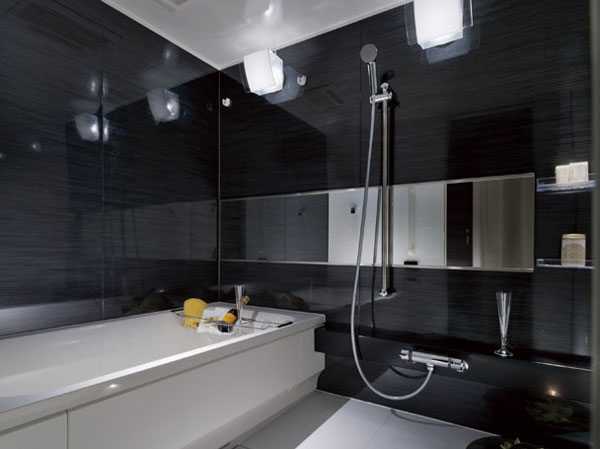 Bathing-wash room.  [Bathroom] Tub of Matagi is low, Everyone has adopted a low-floor type unit bus that is easy bathing bathroom. Chic color coordination and full of clean finish is attractive.